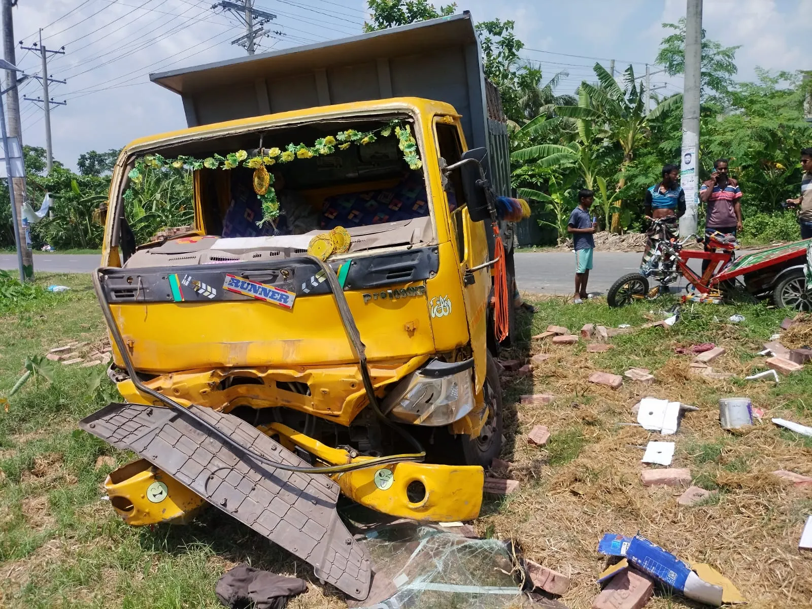 কচুয়ায় ঘাতক ট্রাক কেড়ে নিল ২ প্রাণ
