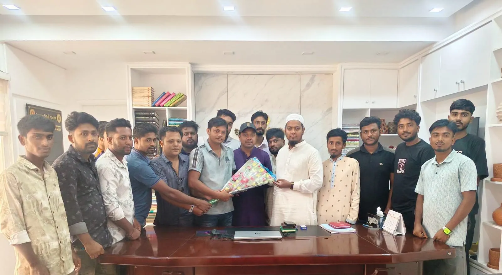 নবাগত ইউএনও-কে কচুয়া উপজেলা ছাত্রদলের ফুলেল শুভেচ্ছা