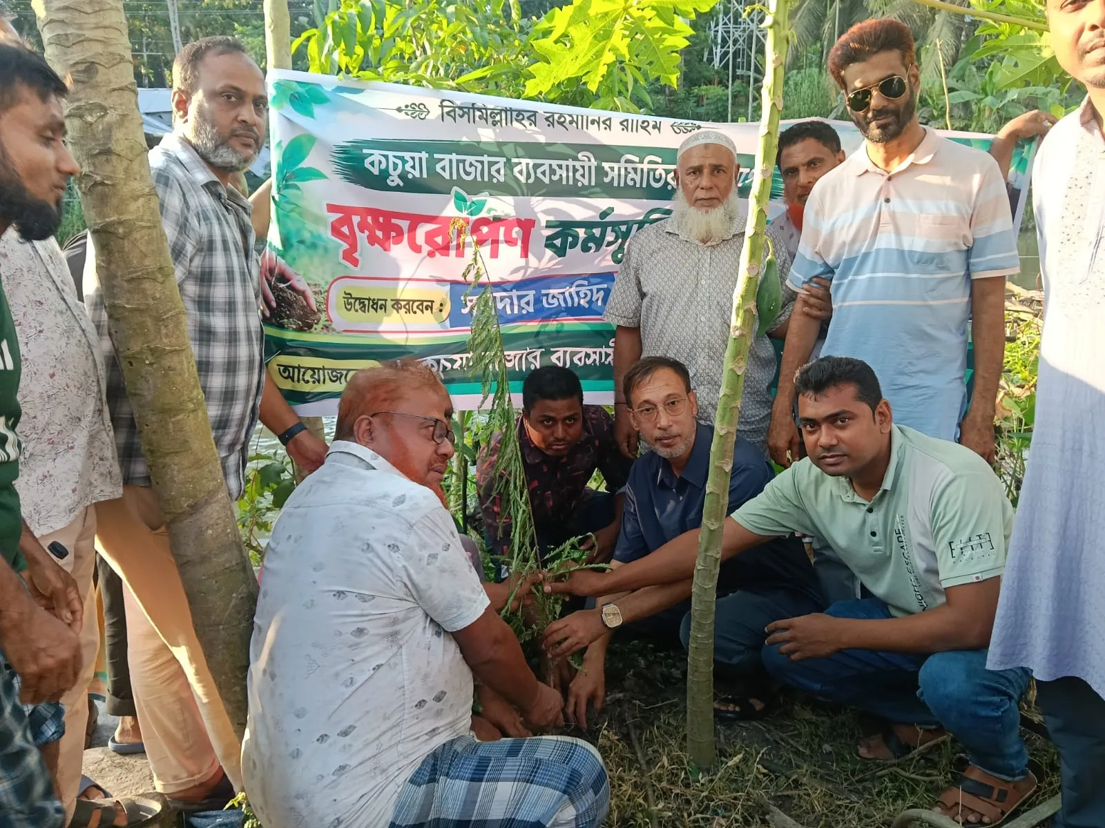 কচুয়া বাজার ব্যবসায়ী সমিতির উদ্যোগে বৃক্ষরোপণ কর্মসূচি অনুষ্ঠিত